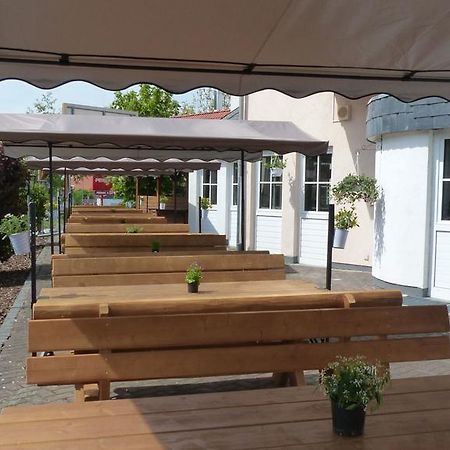 Hotel Restaurant Ortenberger Hof Ortenberg  Bagian luar foto